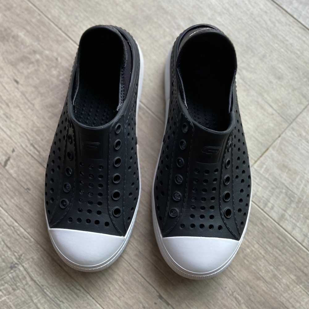 Boys Skechers slip on